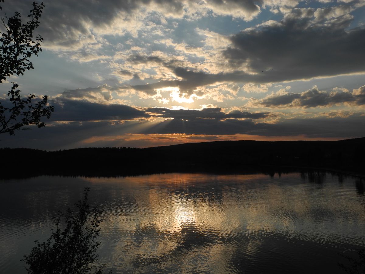 Россия, Кольский полуостров, река Ура, ночь, 01.06.2013 г.